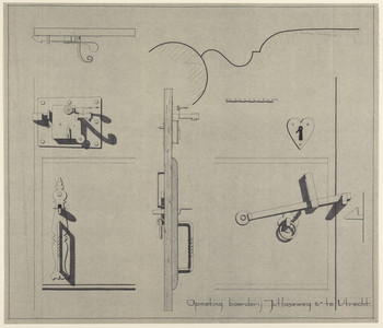 217544 Details van de trap en het sluitwerk van de boerderij Jutfaseweg 6 te Utrecht.